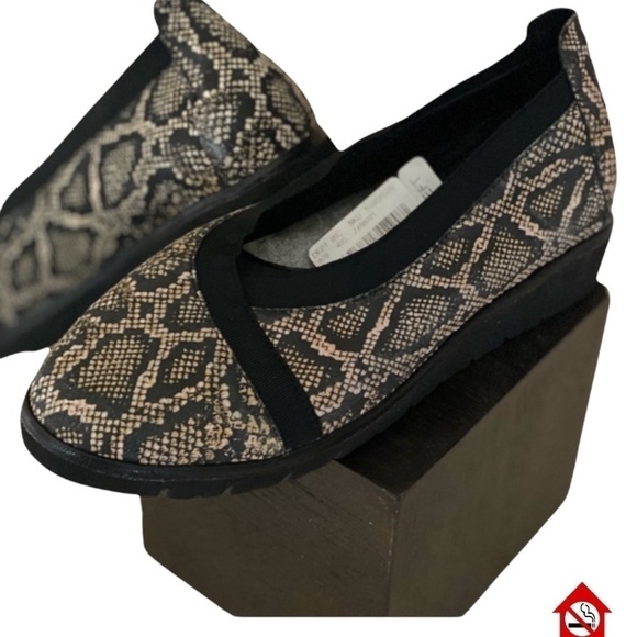 NWT Lamaze Black Flats Slip-on Leather Reptile Envelope Shoes 7.5 - Picture 6 of 10